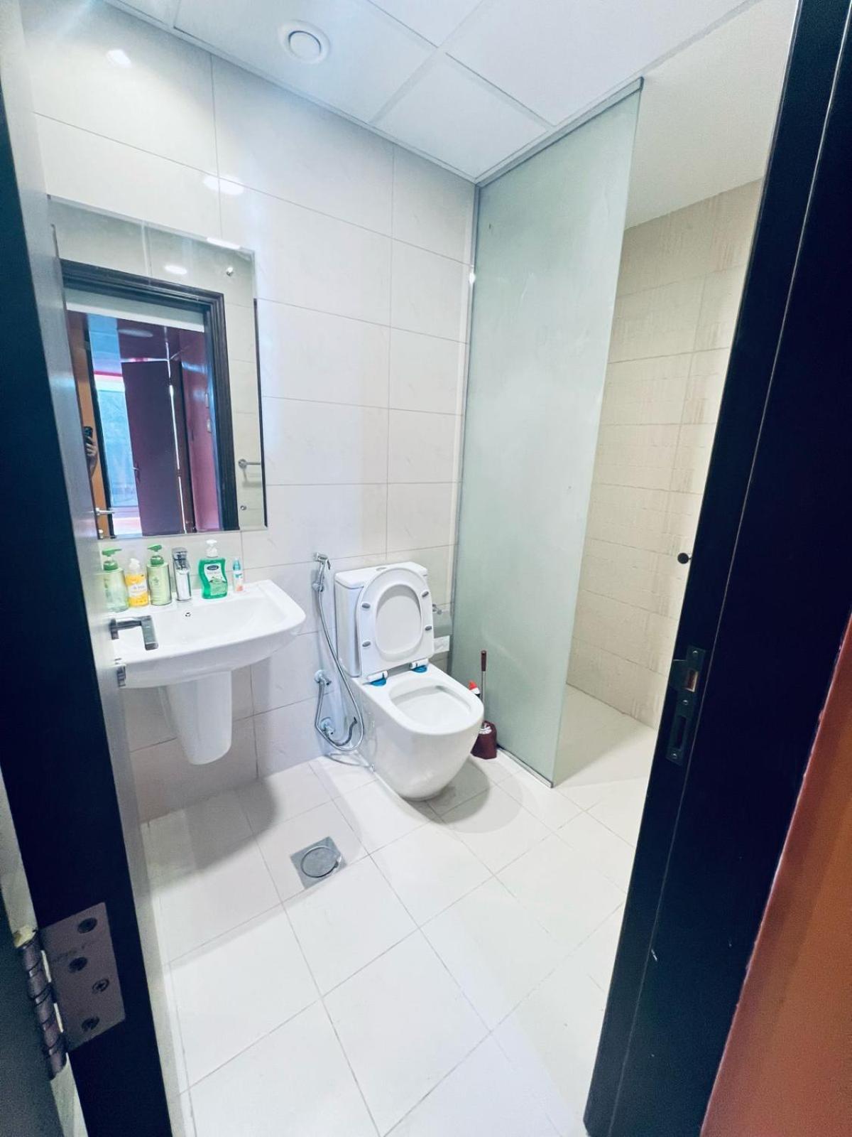 Appartement Moon Backpackers Burjman Exit 2, Family Partitions, Loft Partitions, à Dubaï Extérieur photo