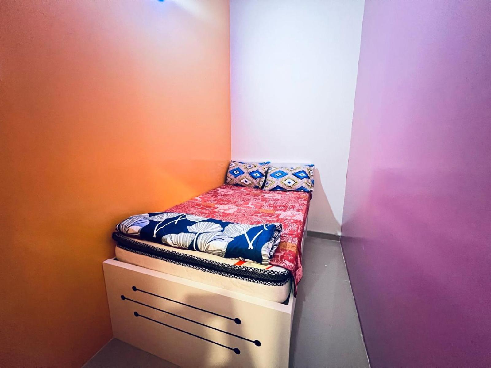 Appartement Moon Backpackers Burjman Exit 2, Family Partitions, Loft Partitions, à Dubaï Extérieur photo