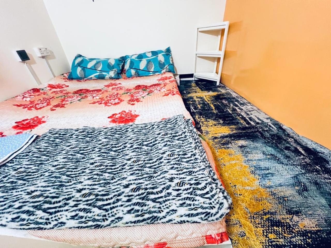 Appartement Moon Backpackers Burjman Exit 2, Family Partitions, Loft Partitions, à Dubaï Extérieur photo