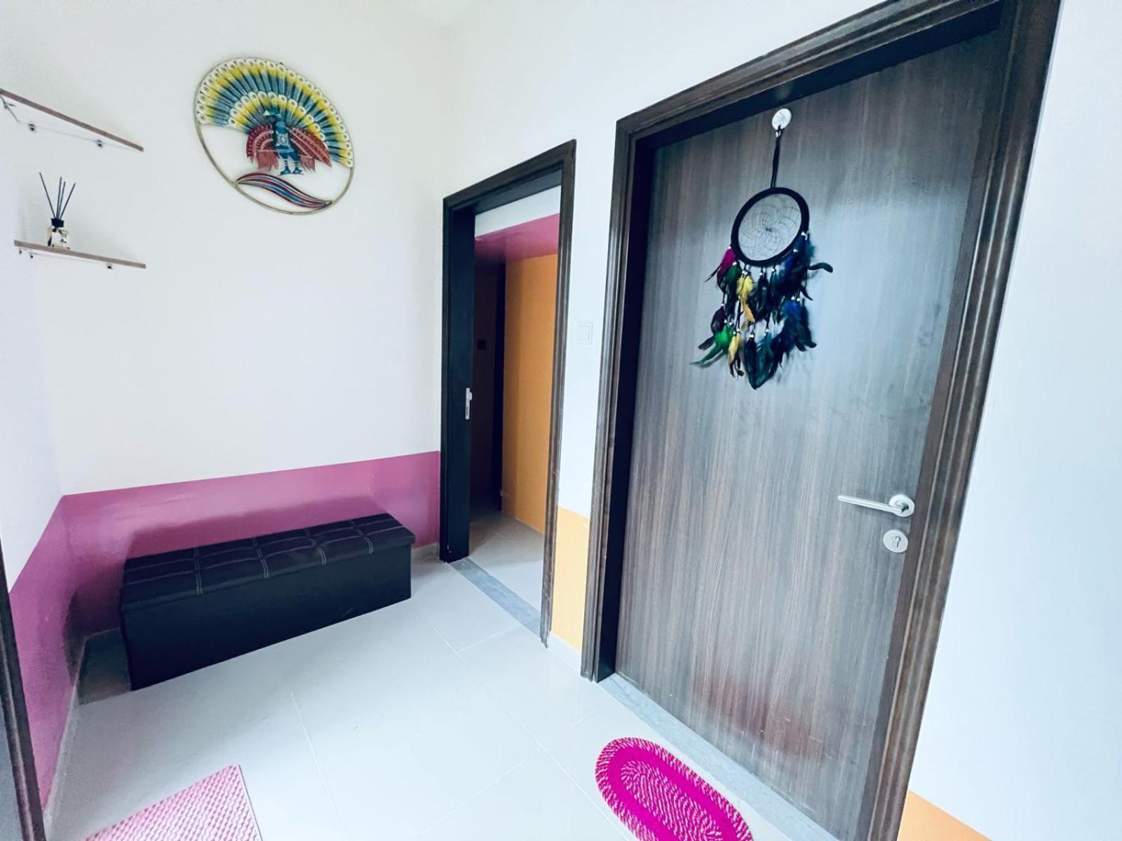 Appartement Moon Backpackers Burjman Exit 2, Family Partitions, Loft Partitions, à Dubaï Extérieur photo