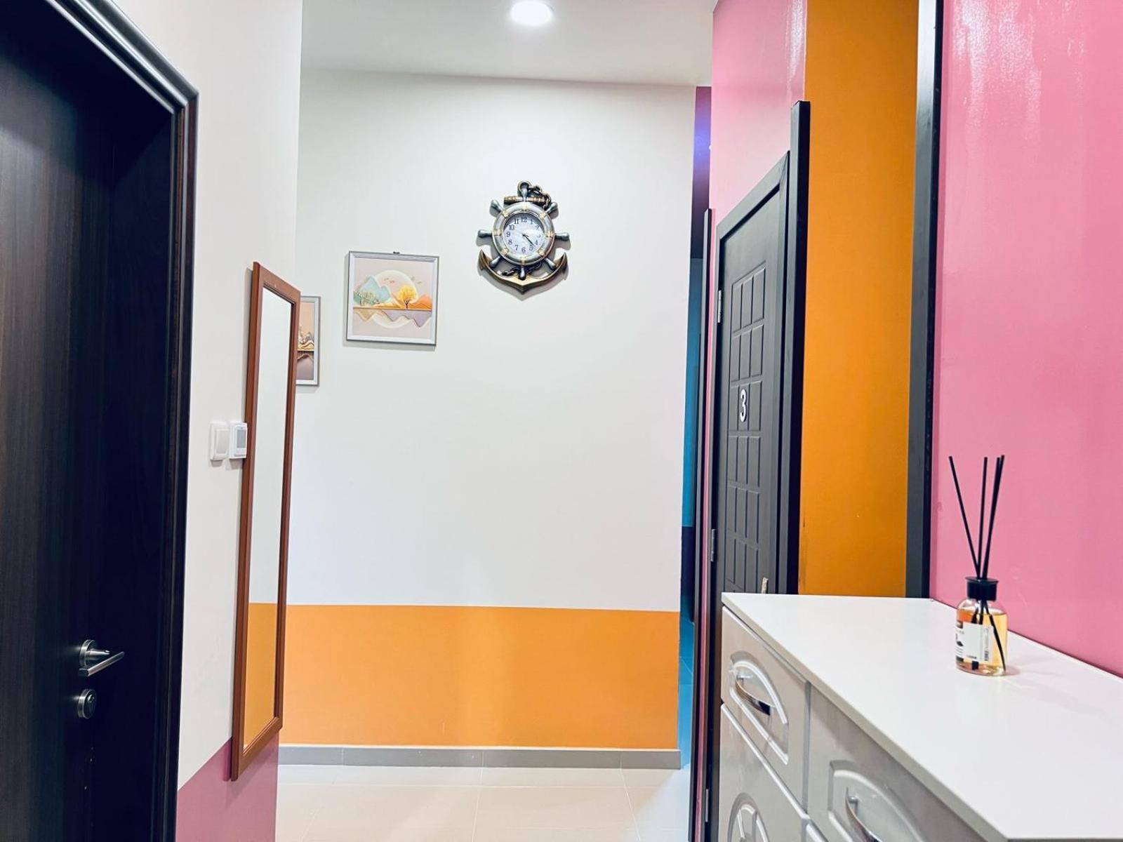 Appartement Moon Backpackers Burjman Exit 2, Family Partitions, Loft Partitions, à Dubaï Extérieur photo