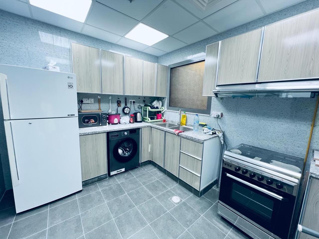 Appartement Moon Backpackers Burjman Exit 2, Family Partitions, Loft Partitions, à Dubaï Extérieur photo